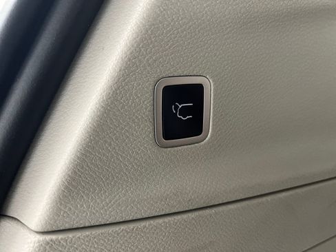 Used 2024 Chrysler Pacifica Touring-L image 43