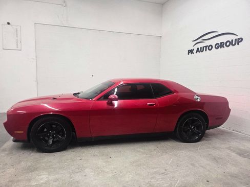 Used 2012 Dodge Challenger SXT image 6