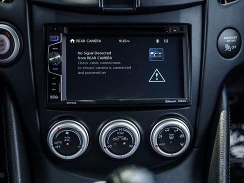 Used 2013 Nissan 370Z Coupe RWD image 19