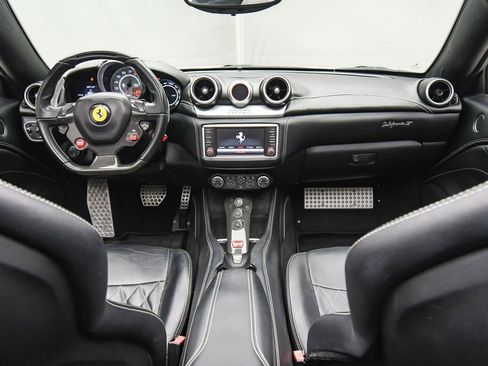 Used 2016 Ferrari California T image 13