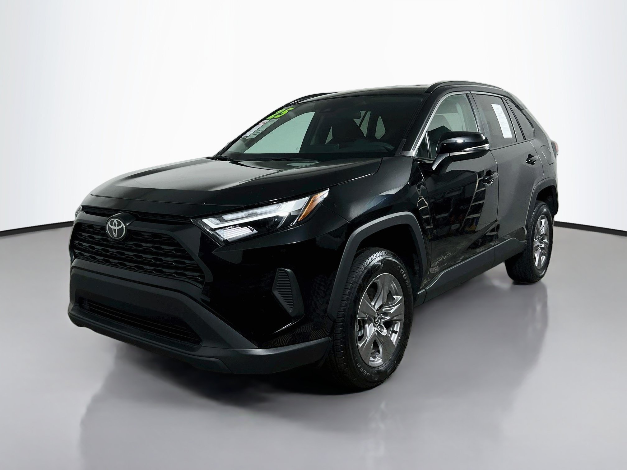 Used 2025 Toyota RAV4 XLE FWD image 10