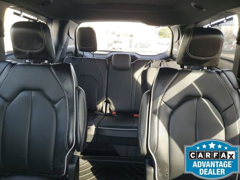 Used 2023 Chrysler Pacifica Limited w/ S Appearance Package image 14