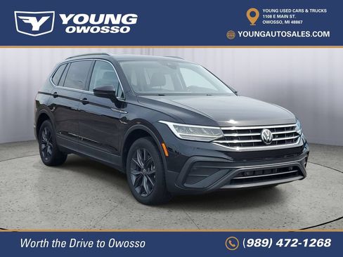 Used 2022 Volkswagen Tiguan SE w/ Panoramic Sunroof Package AWD/4WD image 2