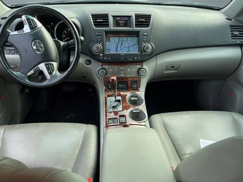 Used 2011 Toyota Highlander Limited w/ Tow Pkg image 7