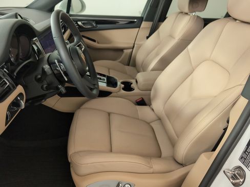 Used 2025 Porsche Macan image 5