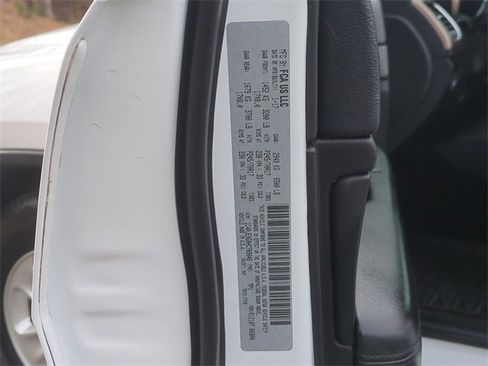 Used 2017 Jeep Grand Cherokee Laredo image 26