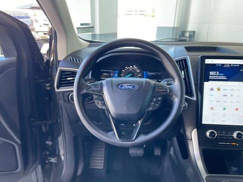 Certified 2024 Ford Edge SE w/ Black Appearance Package image 30