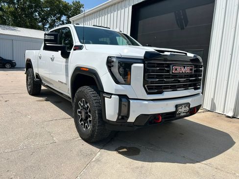 Used 2024 GMC Sierra 2500 AT4 w/ AT4 Premium Plus Package AWD/4WD image 2