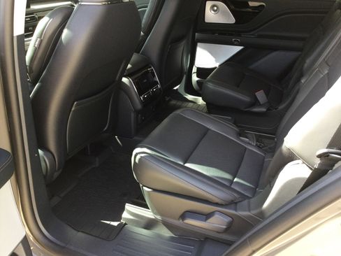 New 2026 Lincoln Aviator Reserve AWD/4WD image 4