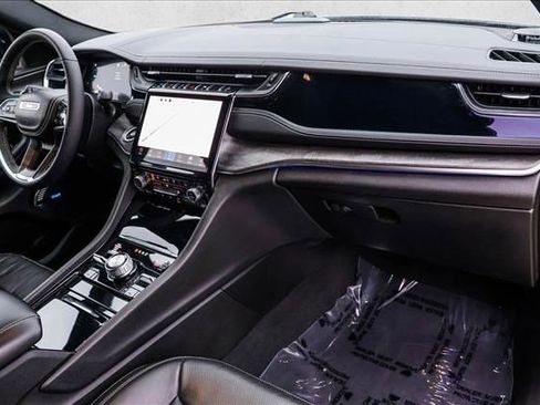 Used 2022 Jeep Grand Cherokee Overland AWD/4WD image 26