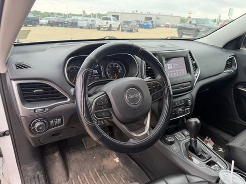 Used 2019 Jeep Cherokee Latitude Plus AWD/4WD image 10