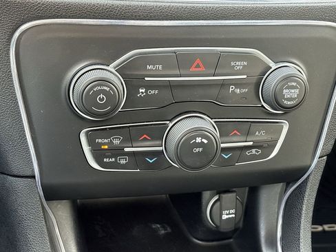 Used 2020 Dodge Charger SXT w/ Leather Interior Group image 19