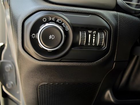 Used 2021 Jeep Wrangler Unlimited Sahara image 22