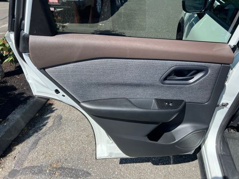 Used 2023 Nissan Rogue S AWD/4WD image 16