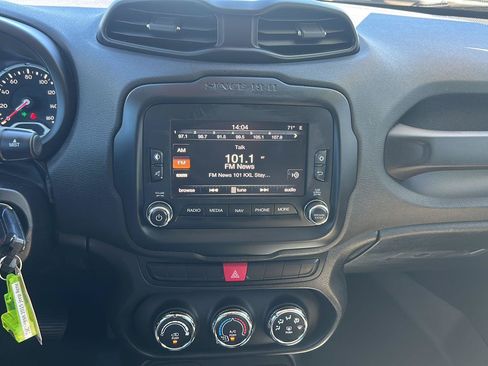 Used 2015 Jeep Renegade Latitude AWD/4WD image 17