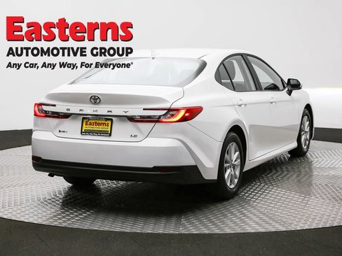Used 2025 Toyota Camry LE FWD image 5