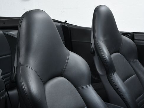Used 2005 Porsche 911 Turbo AWD/4WD image 37