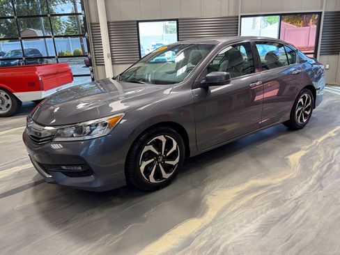 Used 2017 Honda Accord EX-L image 38