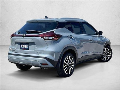 Used 2022 Nissan Kicks SV FWD image 2