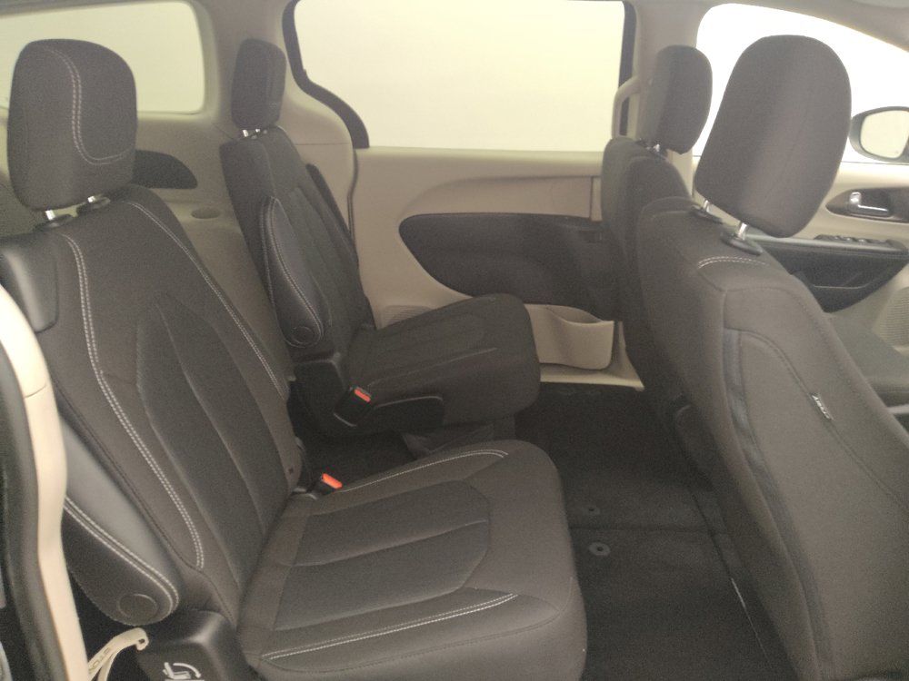 Used 2022 Chrysler Voyager LX FWD image 19