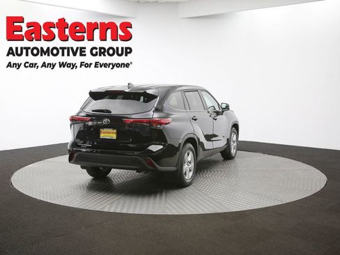 Used 2023 Toyota Highlander L image 40