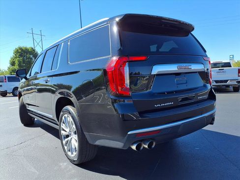 Used 2022 GMC Yukon XL Denali w/ Denali Premium Package image 37