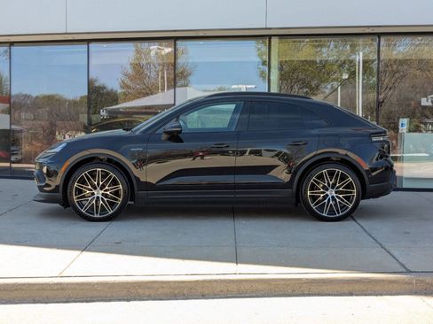 New 2026 Porsche Macan 4 Electric AWD/4WD image 2