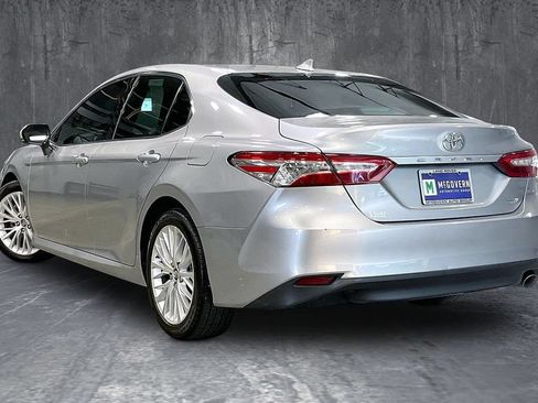 Used 2019 Toyota Camry XLE FWD image 4