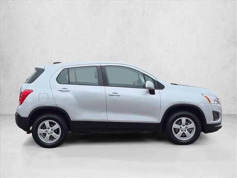 Used 2016 Chevrolet Trax LS AWD/4WD image 4