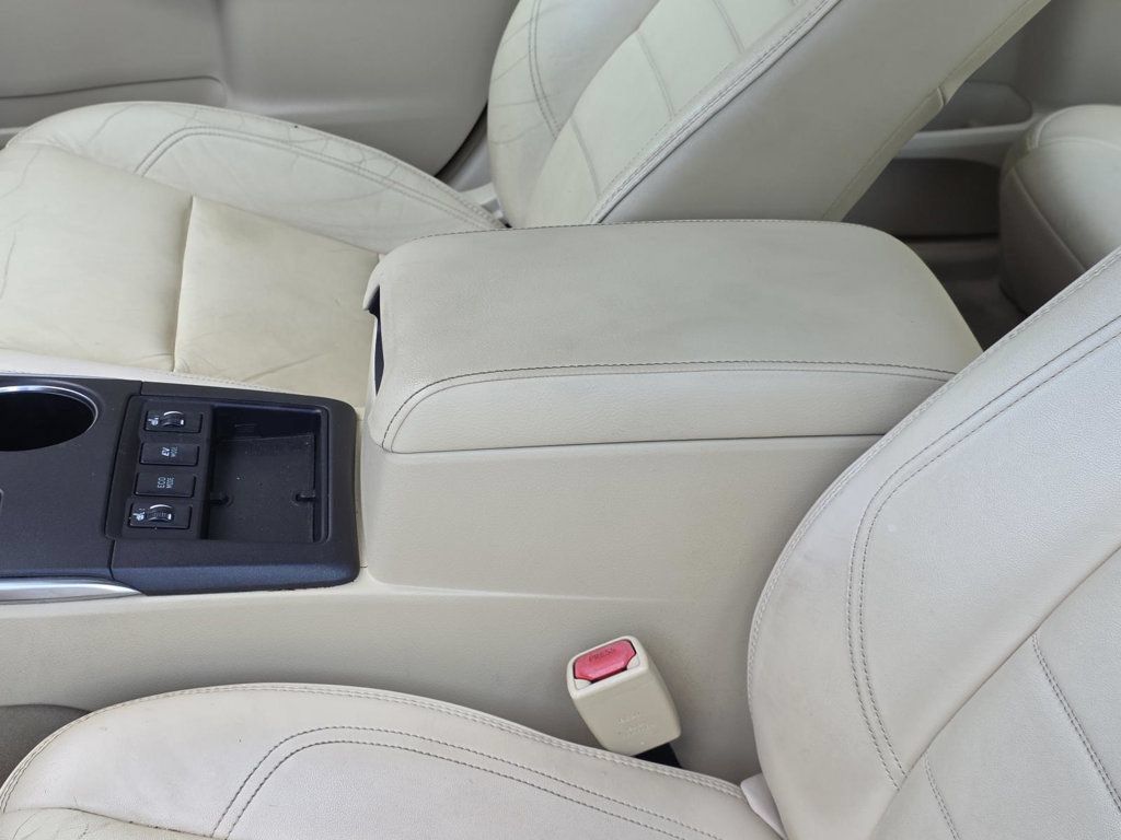 Used 2017 Toyota Camry XLE FWD image 8
