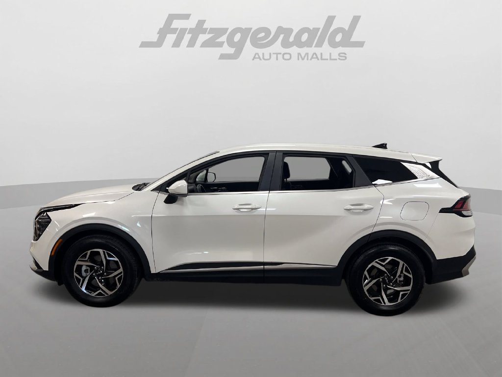 Used 2024 Kia Sportage LX FWD image 2