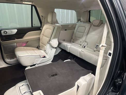 Used 2020 Lincoln Navigator Black Label w/ Cargo Convenience Package image 32