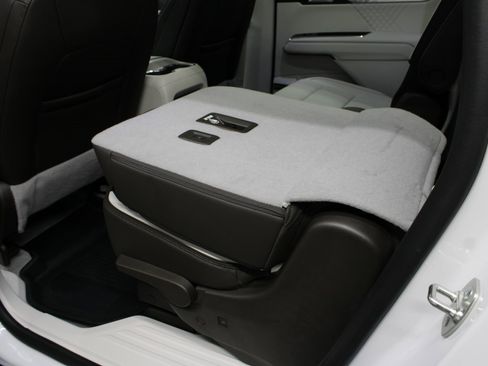 Used 2024 GMC Acadia Denali image 61