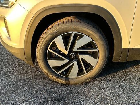 New 2026 Volkswagen Atlas SE image 8