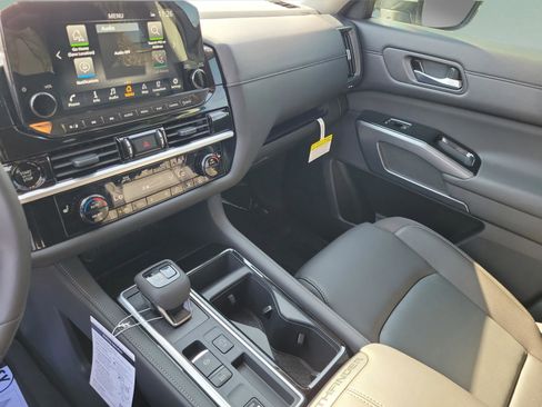 New 2025 Nissan Pathfinder SL image 37