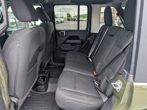 Used 2021 Jeep Wrangler Unlimited Sahara AWD/4WD image 9