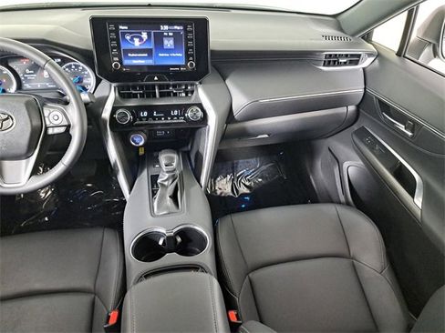 Used 2022 Toyota Venza XLE image 17