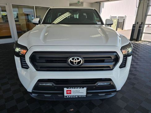 Certified 2025 Toyota Tacoma SR5 w/ SR5 Upgrade Package AWD/4WD image 8