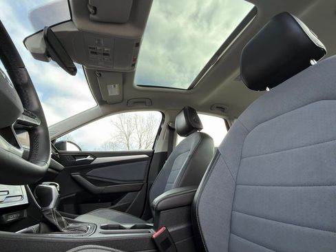 Used 2025 Volkswagen Jetta SE image 20