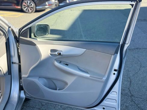 Used 2010 Toyota Corolla S image 9