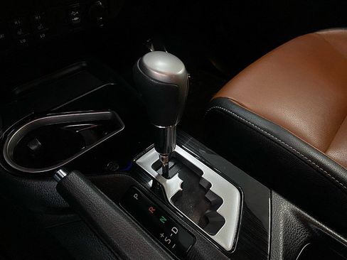 Used 2018 Toyota RAV4 Limited image 12