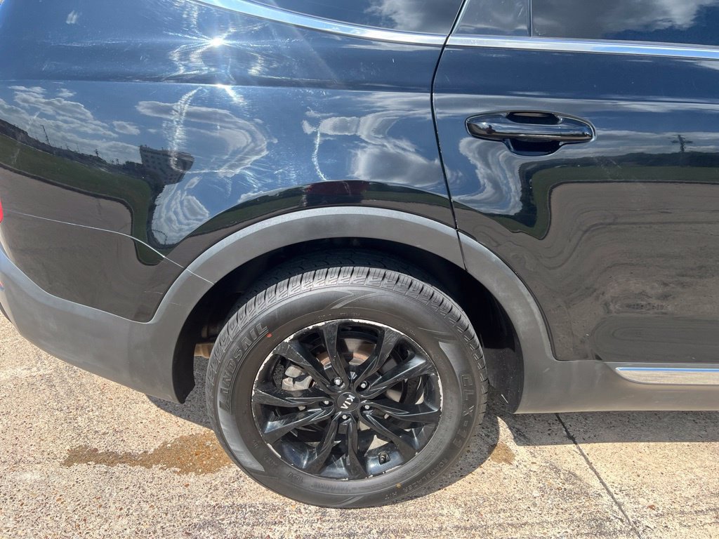Used 2020 Kia Telluride LX FWD image 16