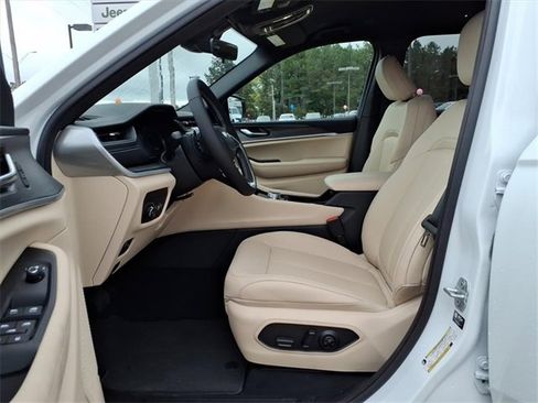 New 2025 Jeep Grand Cherokee L Limited image 13