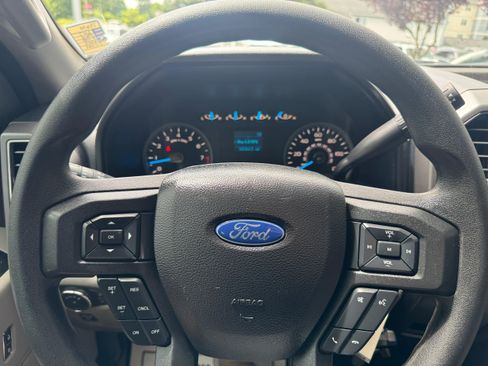 Used 2017 Ford F150 XLT AWD/4WD image 5