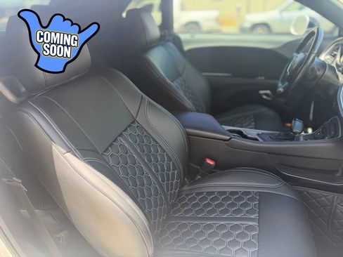 Used 2020 Dodge Challenger SXT w/ Driver Convenience Group RWD image 9