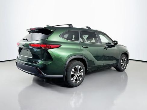 Used 2023 Toyota Highlander XLE image 6