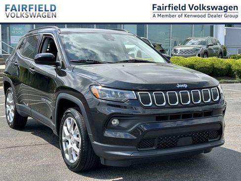 Used 2022 Jeep Compass Latitude w/ Sun and Sound Group AWD/4WD image 1