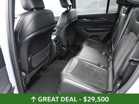 Used 2024 Jeep Grand Cherokee Altitude image 18
