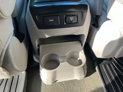 Used 2017 Toyota Sienna XLE image 23