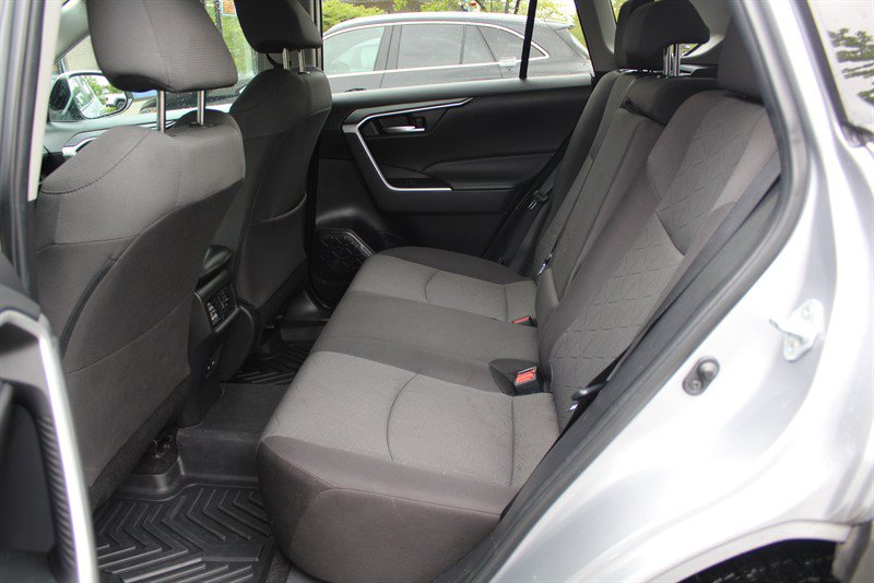 Used 2022 Toyota RAV4 XLE AWD/4WD image 18